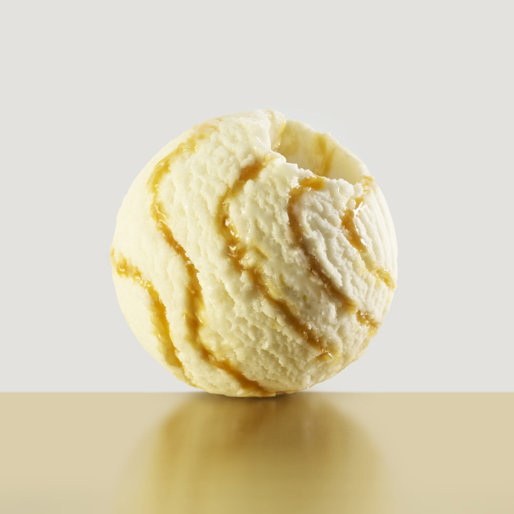 Замороженный десерт со сливочным ароматом и соусом из мягкой карамели изображение 1