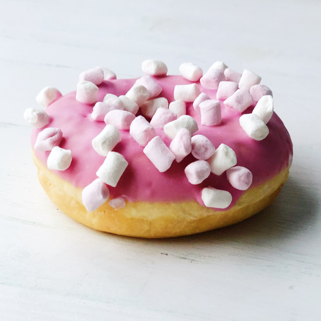 Пончик с кондитерской розовой глазурью и маршмеллоу изображение 5